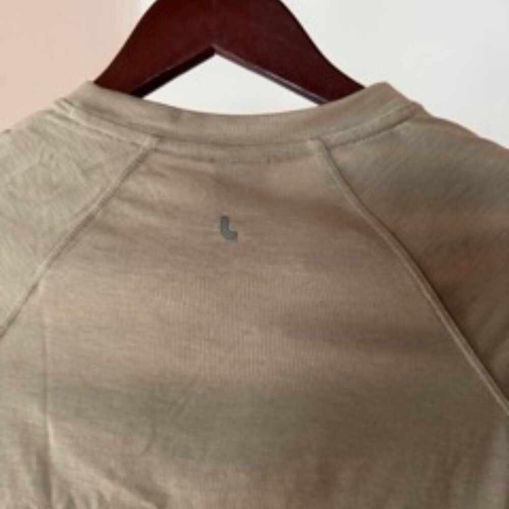 Löle - Size small - khaki green - Dynamic Short Sleeve Shirt